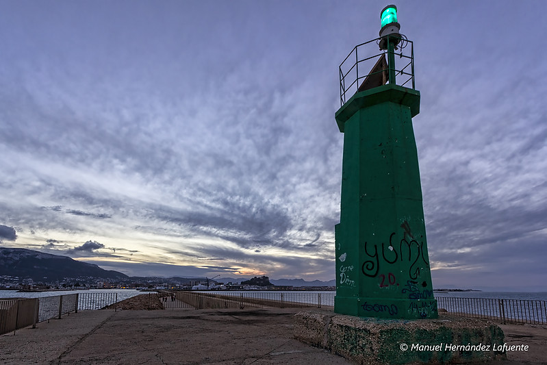 Denia Port entrance Light - extreme north dike
Keywords: Mediterranean Sea;Spain;Comunidad Valenciana;Alicante;Denia