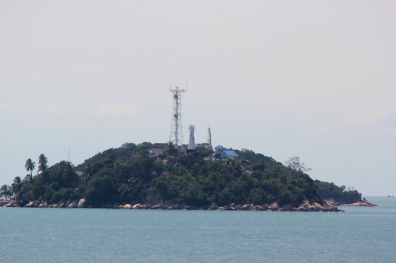 Singapore Strait / Pulau Iyu Kecil (The Brothers) lighthouse and VTS radar tower
Keywords: Singapore Strait;Indonesia;Vessel Traffic Service