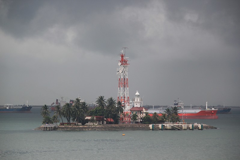Sultan Shoal lighthouse
Behind - radar tower of VTS
Keywords: Singapore;Malacca strait;Vessel Traffic Service