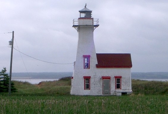 Prince Edward Island /  New London Lighthouse
Was rear range light - range discontinued in 2006, front light removed
Keywords: Prince Edward Island;Canada;Gulf of Saint Lawrence