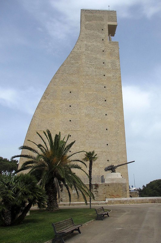 Apulia / Monumento del Marinaio d `Italia
Keywords: Apulia;Adriatic sea;Italy;Brindisi