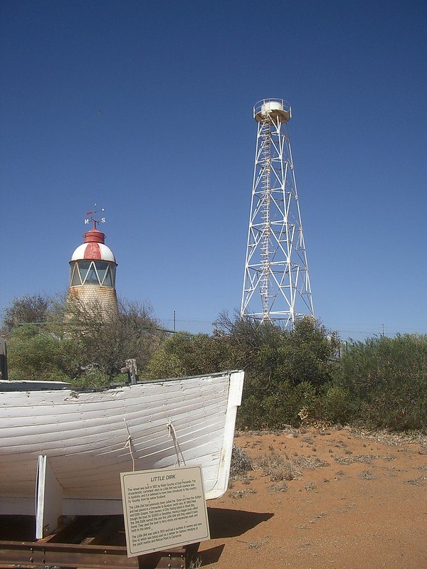 Carnarvon / Babbage Island lighthouses - old (left) and new (skeletal tower at right)
AKA GASCOYNE ROAD
Keywords: Carnarvon;Western Australia;Indian ocean;Australia