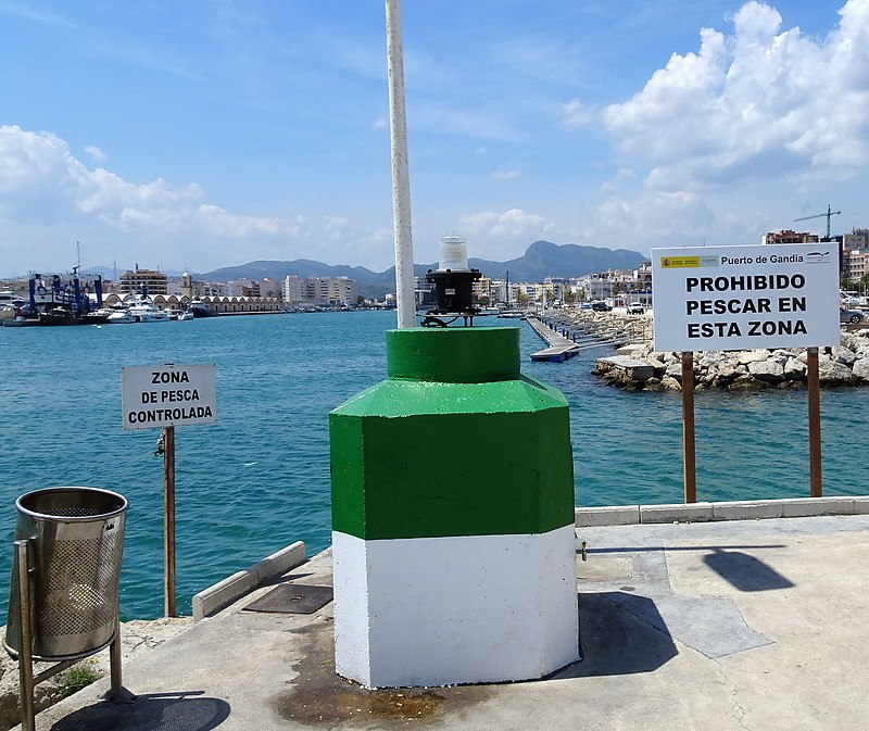 Puerto de Gandía / Marina  light
Keywords: Gandia;Mediterranean sea;Spain