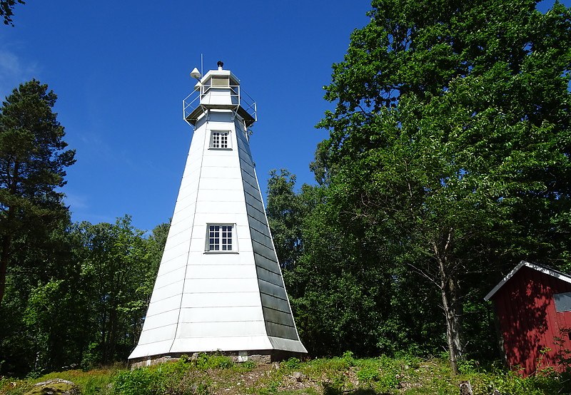 Lake Vänern  / Hjortens Udde lighthouse
the Admiralty decided in 2014 to drop these lights from its listings
Keywords: Sweden;Lake Vanern