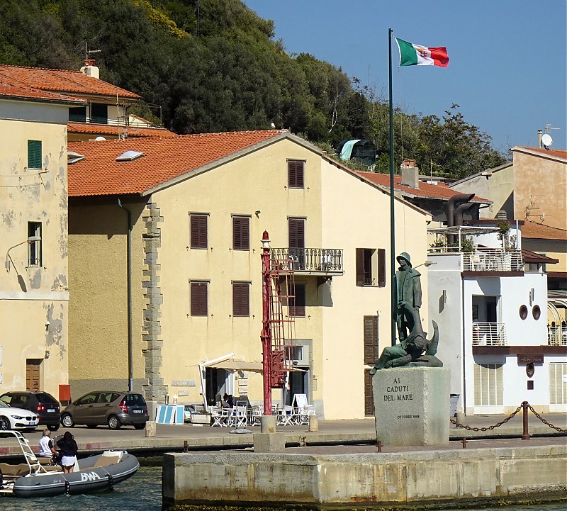 Castiglione della Pescaia / Inner Harbour E Side light
Keywords: Italy;Mediterranean sea;Tuscany;Castiglione della Pescaia