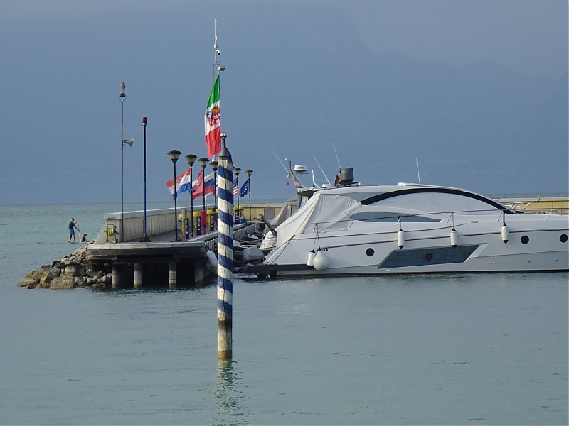 Campeggio del Garda / Marina light
Keywords: Italy;Lake Garda