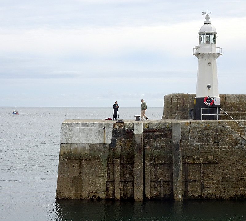 Mevagissey / Harbour Victoria Pier Head lighthouse
Keywords: Mevagissey;Cornwall;England;United Kingdom;English channel