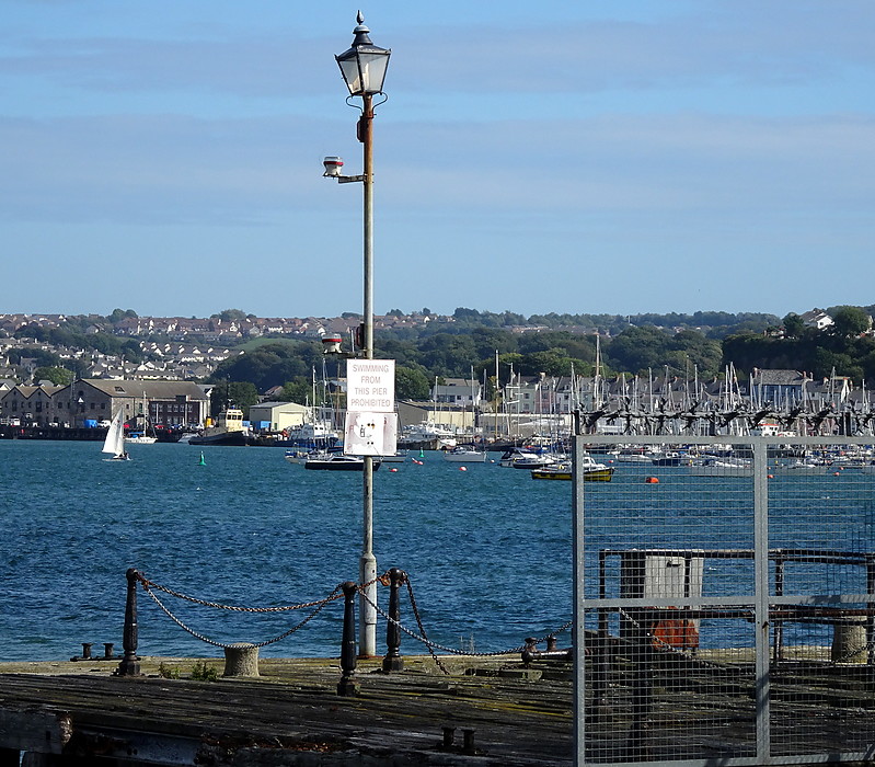 Plymouth / Cattewater / Phoenix Wharf light
Keywords: United Kingdom;England;English Channel;Plymouth