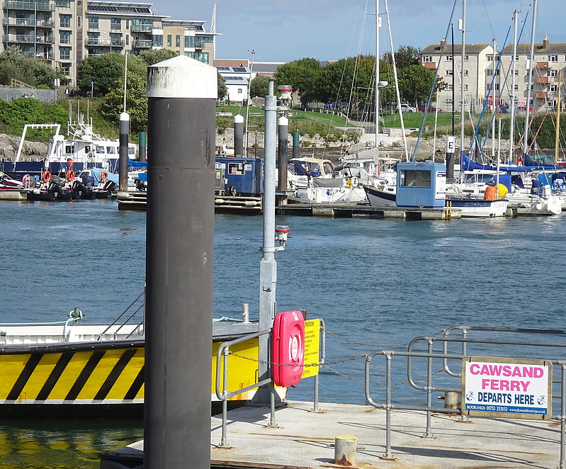 Plymouth / Cattewater /  Commercial Wharf Landing stage N end light
Keywords: United Kingdom;England;English Channel;Plymouth