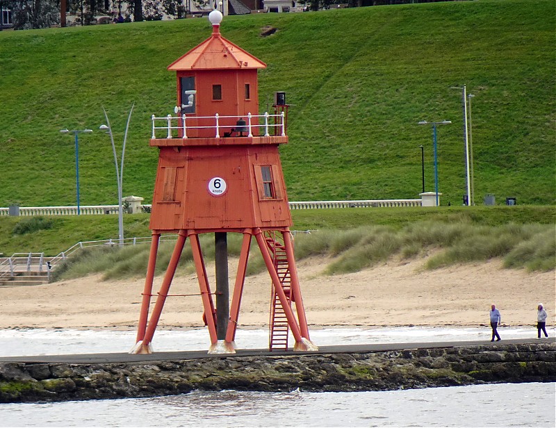 Tynemouth / Herd Groyne Head lighthouse
Keywords: North Sea;England;United Kingdom;Tyne