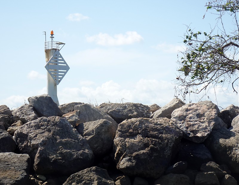 Southern Thailand / Pak Nam Chumpon / Outerbreakwater Front light
Keywords: Thailand;Chumpon;Gulf of Thailand