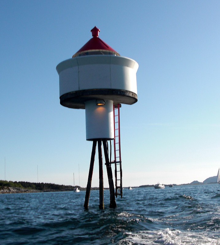 Floro lighthouse
Keywords: Floro;Norway;Norwegian sea;Offshore