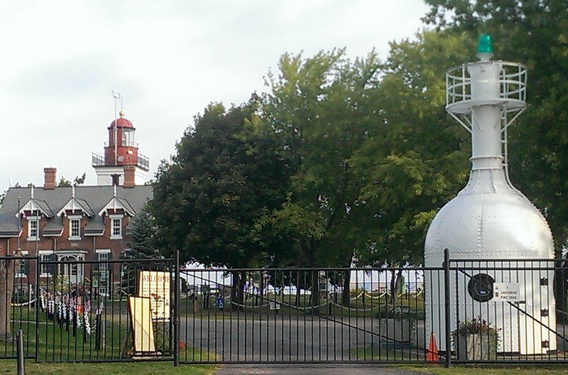 Lake Erie / New York / Buffalo Harbor South Entrance North Side lighthouse
Keywords: Lake Erie;New York;United States;Dunkerque