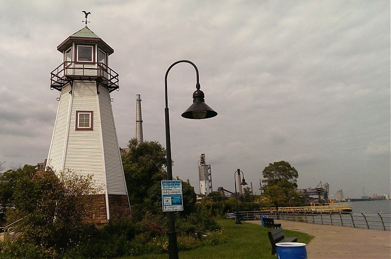 Michigan / River Rouge Mariners Memorial Lighthouse
Keywords: United States;Michigan;Detroit