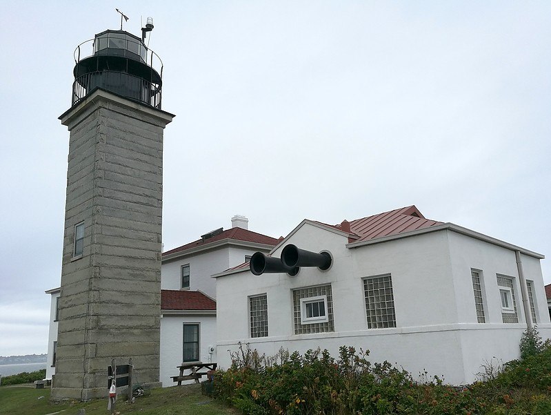 Rhode island / Beavertail lighthouse / fog signal building
Keywords: United States;Atlantic ocean;Rhode Island;Siren