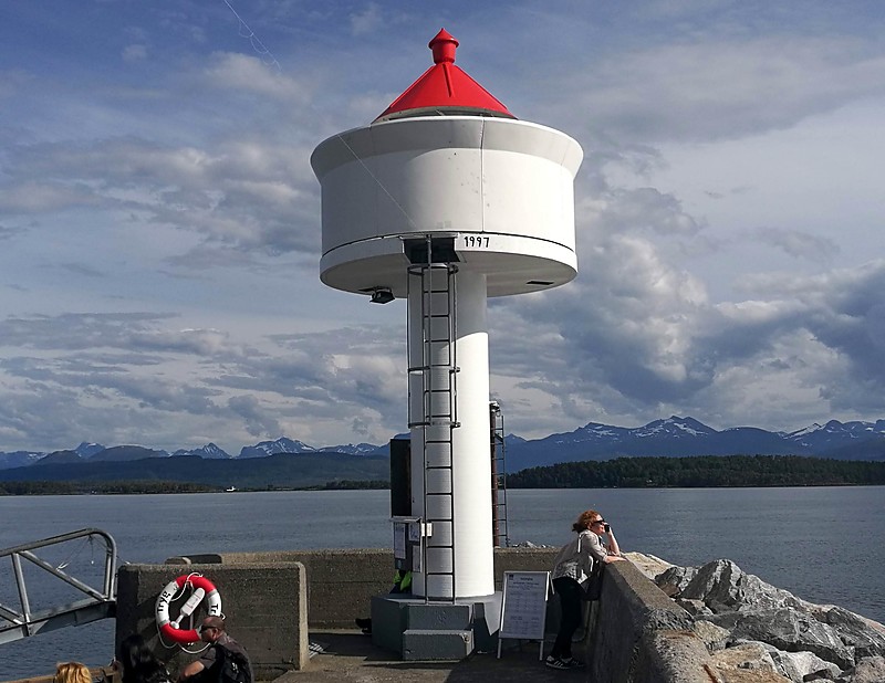 Molde Hamn / Reknes Mole lighthouse
Keywords: Norway;Norwegian Sea;Molde;Romsdalsfjord