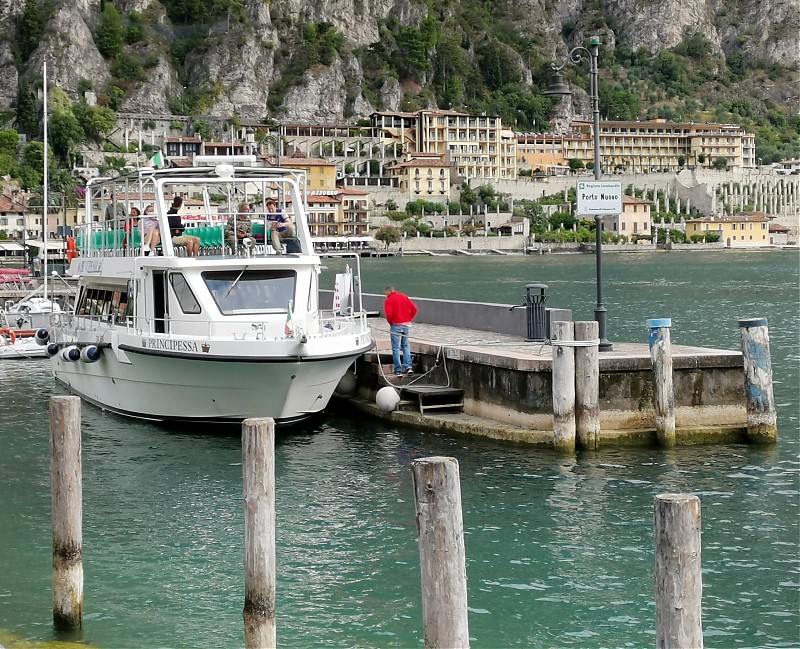 Limone / Porto Nuovo East light
Keywords: Italy;Lake Garda;Lombardy
