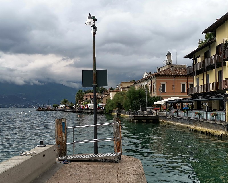 Limone / Porto Veccio / East light
Keywords: Italy;Lake Garda;Lombardy