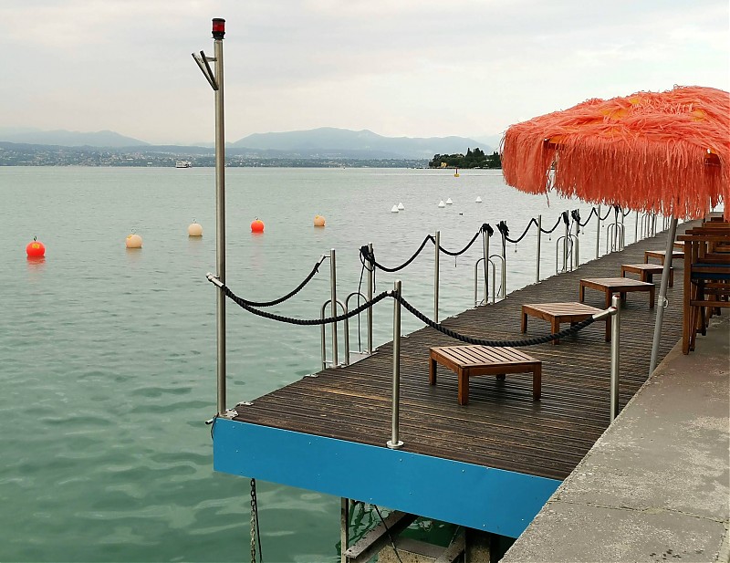 Lake Garda / Sirmione / Boat launch South light
Keywords: Italy;Lake Garda;Lombardy