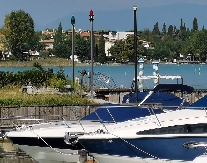 Lake Garda / Sirmione / Porto Riel light
Keywords: Italy;Lake Garda;Lombardy