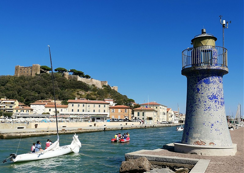 Castiglione della Pescaia / Molo del Sud lighthouse
Keywords: Italy;Mediterranean sea;Tuscany;Castiglione della Pescaia