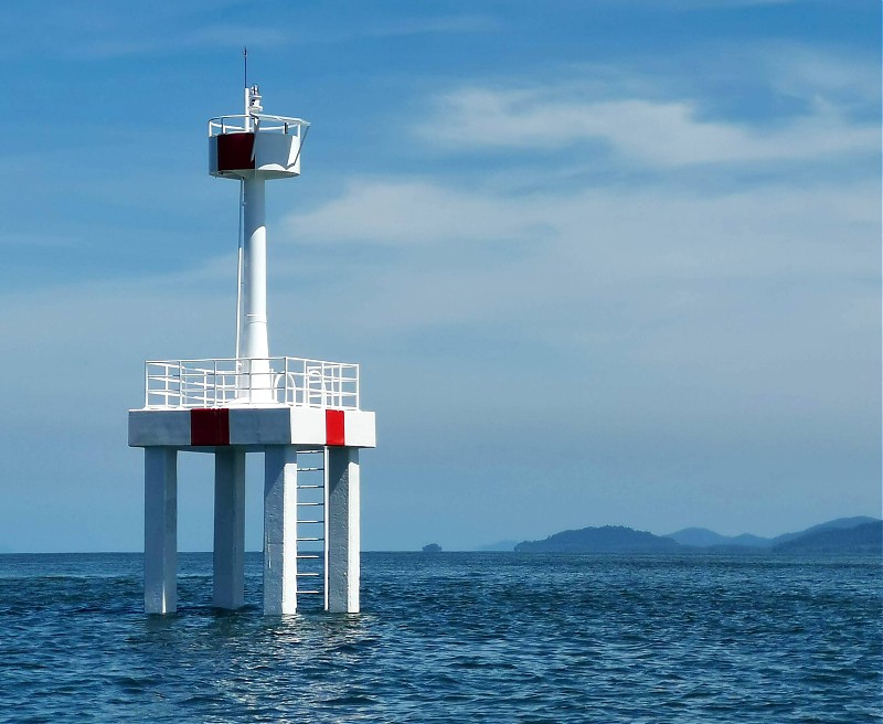 Southern Thailand / Ban Thung Nang Dam Light No 2
Keywords: Thailand;Andaman sea;Offshore