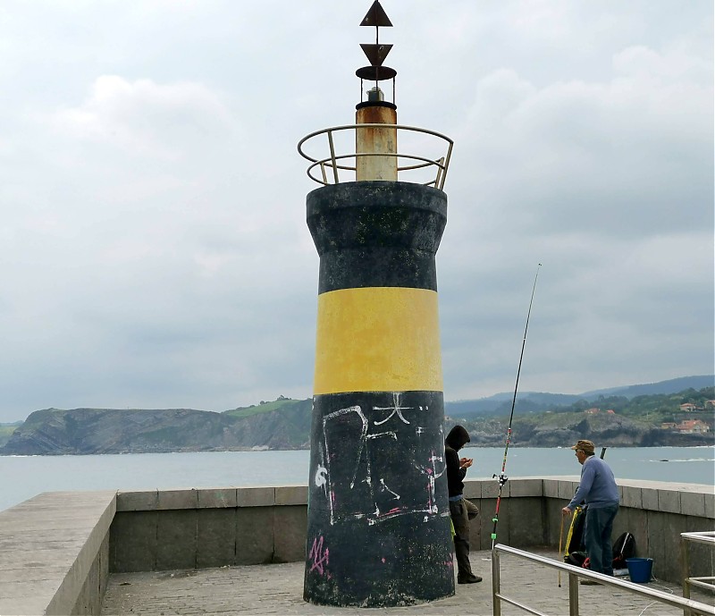 Comillas / Outer Pier Head light
Keywords: Spain;Cantabria;Bay of Biscay;Comillas