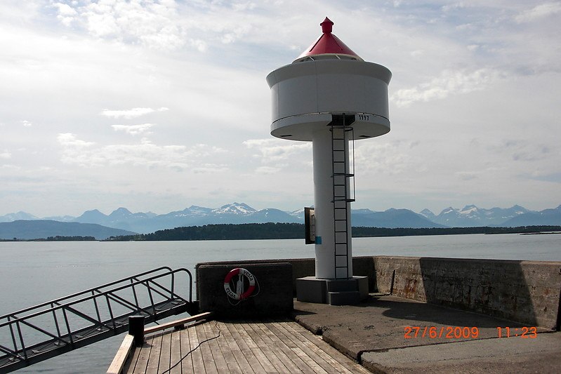 Molde Vest Molja lighthouse
Keywords: Alesund;Norway;Norwegian sea;Molde