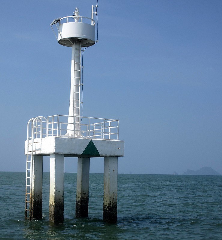 Southern Thailand / Mae Nam Krabi Entrance light No 5
Keywords: Thailand;Krabi;Andaman sea;Offshore