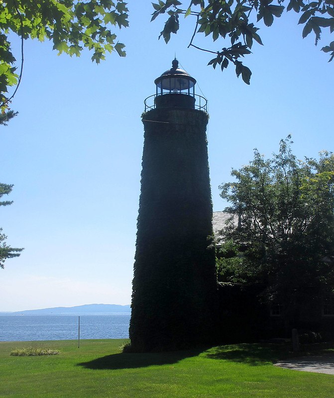 New York / Lake Champlain / Cumberland Head (2) Lighthouse
Keywords: Lake Champlain;New York;United States