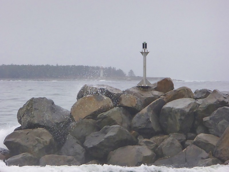 Nova Scotia / Moose Point Breakwater Head light
Keywords: Canada;Nova Scotia;Atlantic ocean;Moose Harbour