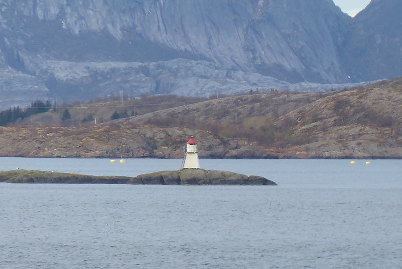 Kjøbmandskjær fyr
Keywords: Norway;Norwegian Sea;Northern Helgeland;Rodoy;Melfjord