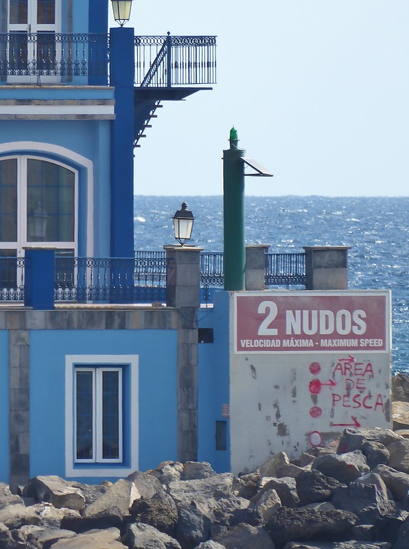 Tenerife / Los Galletas breakwater head light
Keywords: Atlantic ocean;Spain;Canary Islands;Tenerife