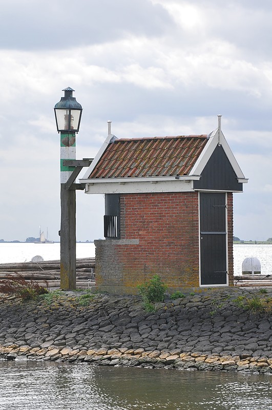 IJsselmeer / Volendam Inner Harbour light east
Keywords: Netherlands;IJsselmeer;Volendam