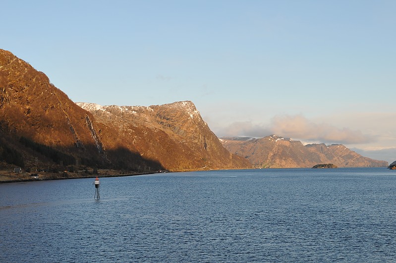 Nordfjord / Skaten light
Keywords: Norway;Nordfjord;Skatestraumen;Offshore