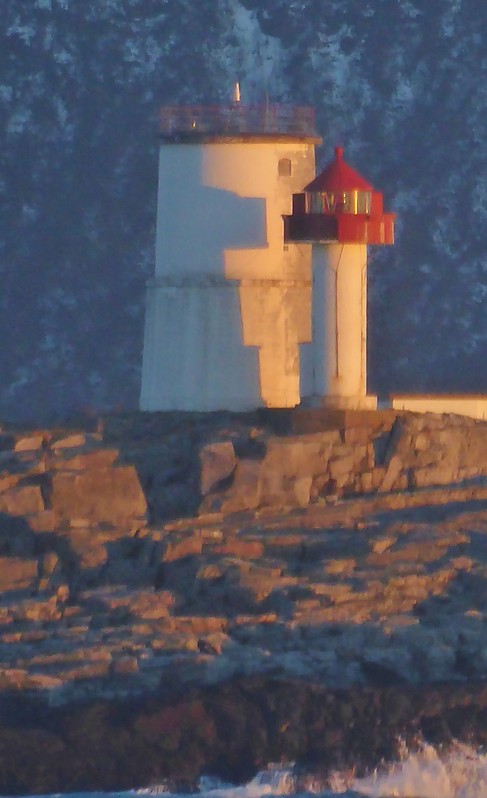 Kvitholmen fyr  OLD  (tower in the background)
Keywords: Norway;Norwegian sea;Kvitholmen island;Hustadvika