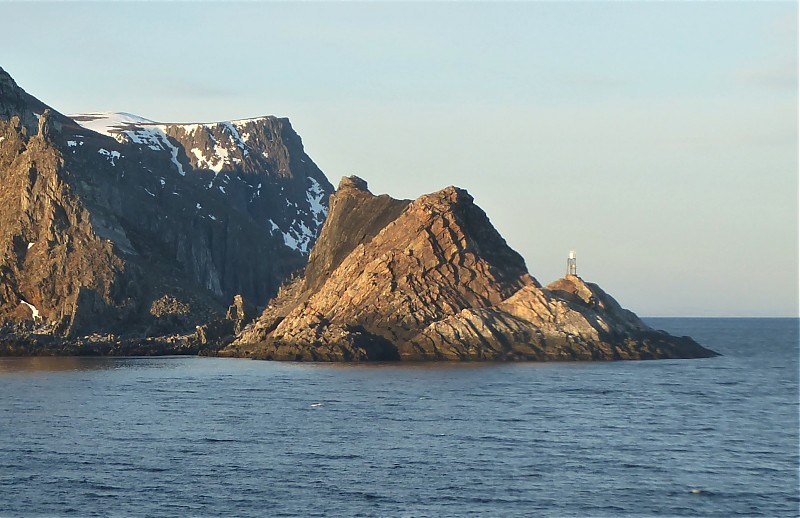 Kjøllefjord / Store Finnkjerka light
Keywords: Norway;Barents sea;Kjollefjord