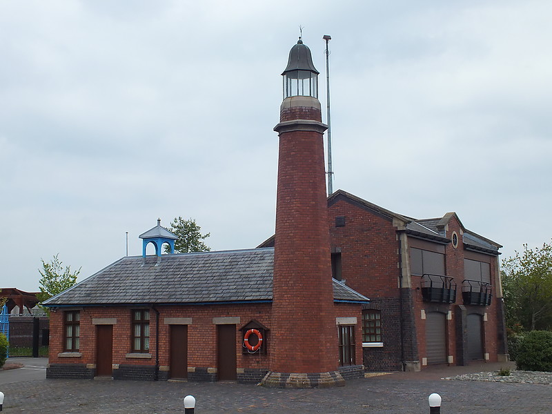 Ellesmere Port lighthouse
Keywords: Liverpool;Irish sea;England;United Kingdom