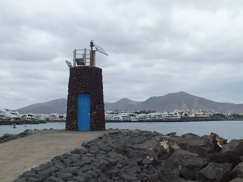 Lanzarote / Puerto de Playa Blanca Breakwater light
Keywords: Lanzarote;Canary Islands;Spain;Atlantic ocean
