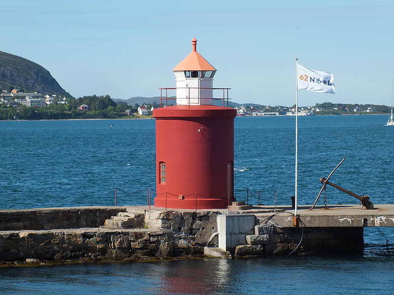 Alesund mole lighthouse
Keywords: Alesund;Norway;Norwegian sea