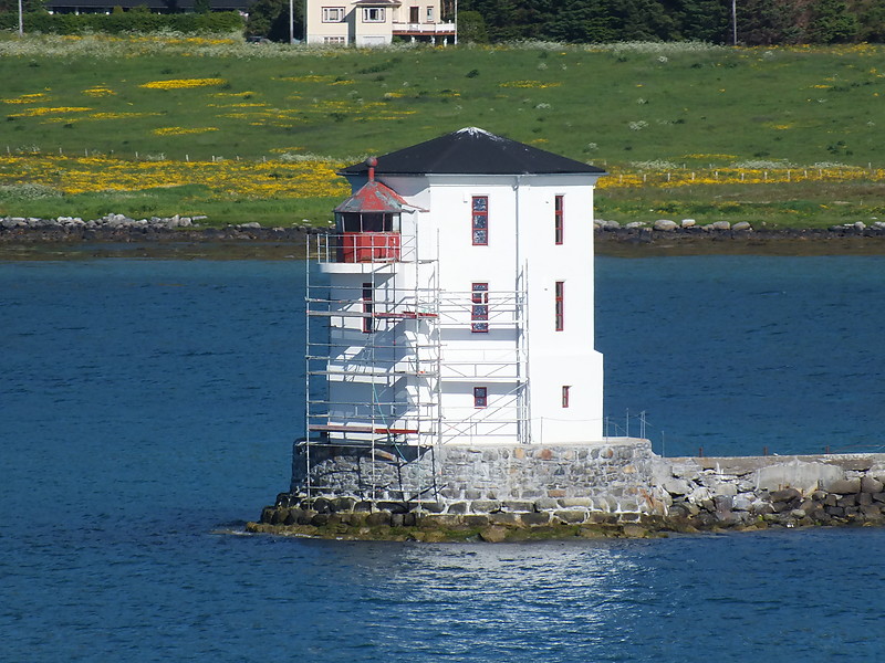 Lepsoyrevet lighthouse
Keywords: Norway;Norwegian sea