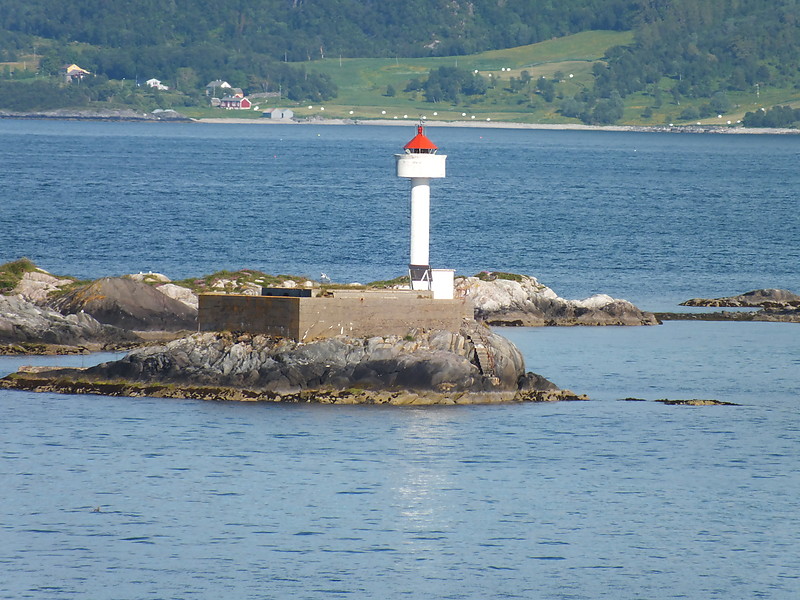Raudholmane lighthouse
Keywords: Haroyfjord;Norway;Norwegian sea