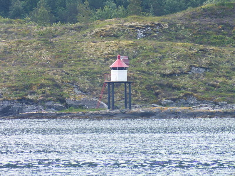 Glomstadholmen lighthouse
Keywords: Nordmorsfjord;Trondelag;Norway;Norwegian sea