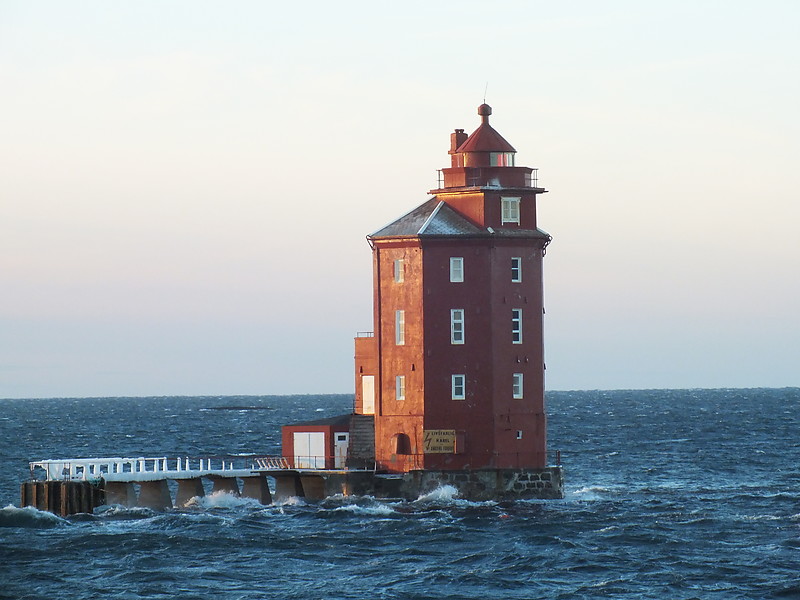 Kjeungskjaer lighthouse
Keywords: Bjugnfjord;Norway;Norwegian sea;Offshore