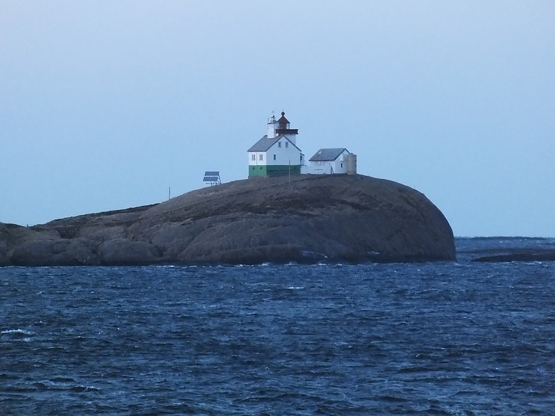 Asenvagsoya lighthouse
Keywords: Asenoya;Norway;Norwegian sea