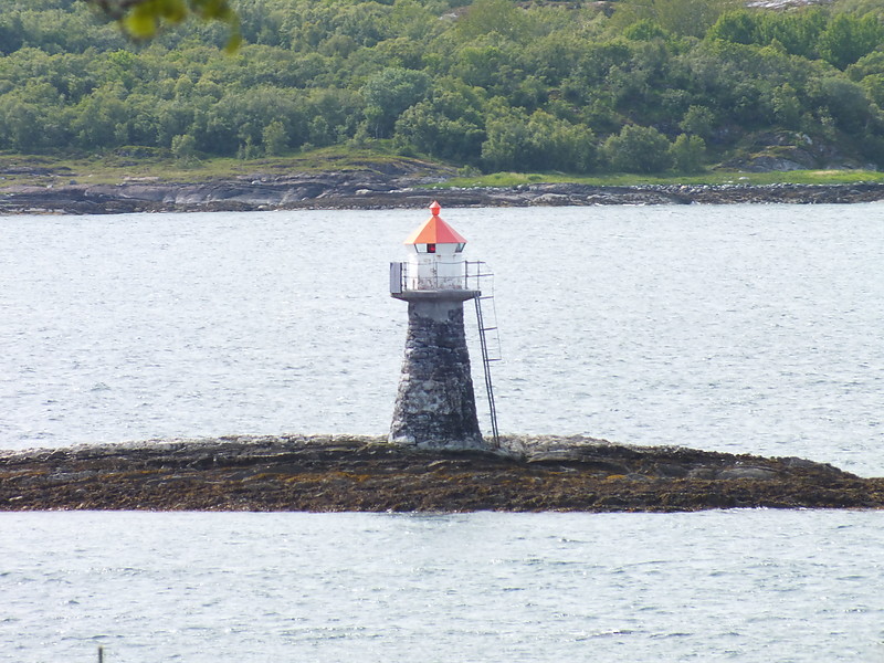 Juldagan lighthouse
Keywords: Tjottafjord;Helgeland;Norway;Norwegian Sea