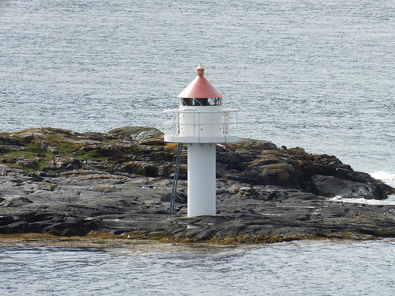 Feoy lighthouse
Keywords: Rana;Helgeland;Norway;Norwegian sea