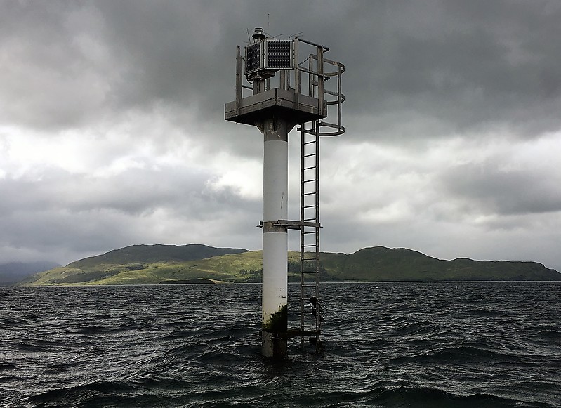 Sgeir Ghobhlach light
Broadford bay, Skye, updated from a Beacon to a Light in 2015,Owned and Maintained by the Northern Lighthouse Board
Keywords: Skye;Scotland;United Kingdom;Offshore
