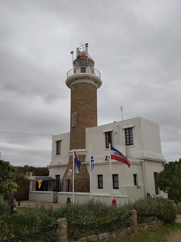 Montevideo / Punta Brava lighthouse
AKA Punta Carretas
Keywords: Montevideo;Uruguay;Atlantic ocean