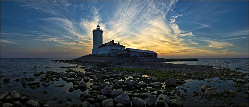Gulf of Finland / Tolbukhin lighthouse
Author [url=https://fotki.yandex.ru/users/naitero/album/196257/]Oleg Zyryanov[/url]
Keywords: Gulf of Finland;Russia;Kronshtadt